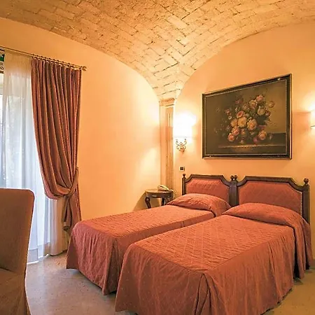 Hotel Donatello 3*